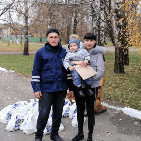 Helping children with food in Golovuriv village